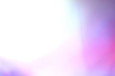 Mavi ve morun şeffaf tonlarında bulanık odak ile soyut arkaplan