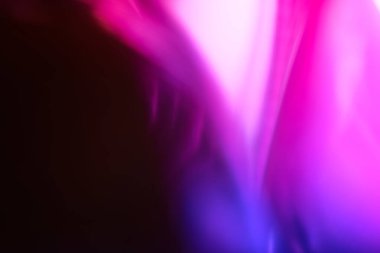 Mor pembe tonlarda bulanık odaklı soyut arkaplan