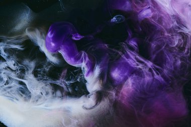 Soyut renkli arkaplan. Hareketli mor boya akışı, sıvı sıvı sanat, uzay gökyüzü