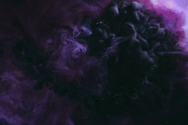 Soyut renkli arkaplan. Hareketli mor boya akışı, sıvı sıvı sanat, uzay gökyüzü