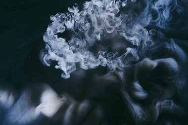 Soyut renkli duman arka planı. Koyu mavi boya akışı, akışkan sanat