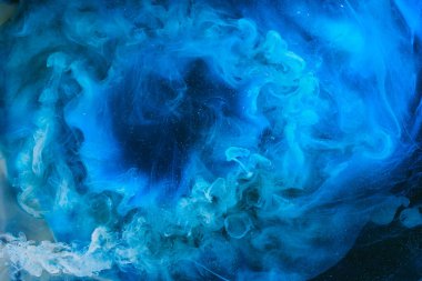Soyut renkli duman arka planı. Mavi boya akışı, akışkan sanat
