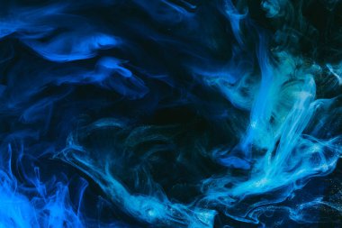 Soyut renkli duman arka planı. Koyu mavi boya akışı, akışkan sanat