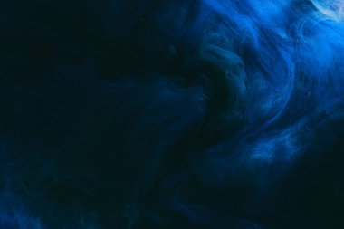 Soyut renkli duman arka planı. Koyu mavi boya akışı, akışkan sanat