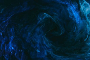 Soyut renkli duman arka planı. Mavi boya akışı, akışkan sanat