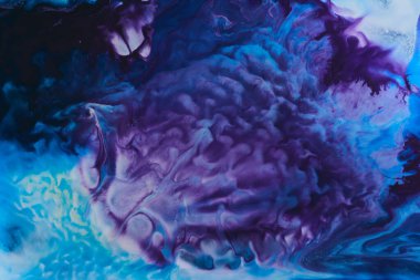 Soyut renkli arkaplan. Mavi mor boya akışı, çok renkli sıvı sanat.