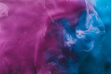 Soyut renkli arkaplan. Mavi mor boya akışı, çok renkli sıvı sanat.