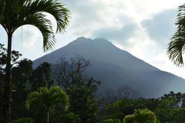 Wulkan Arenal w Kostaryce - region La Fortuna clipart