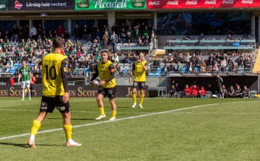 21 Nisan 2024: İsveç futbol liginde GAIS ve Mjallby AIF arasındaki maç anı. 