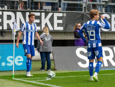 13 Ağustos 2023: IFK Gothenburg, Emil Samuelsson ve Arbnor Mucolli 'deki oyuncular, Curgarden IF' e karşı köşe vuruşuna hazırlanıyorlar. Nihai sonuç - 2-1. 