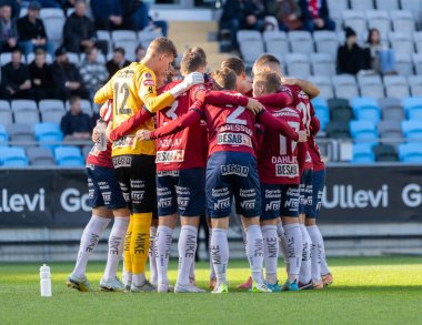 8 Ekim: Utsikten BK maçına başlamadan önce Orgryte 'deki oyuncular beraberdi. Sonuç: 2-2. 
