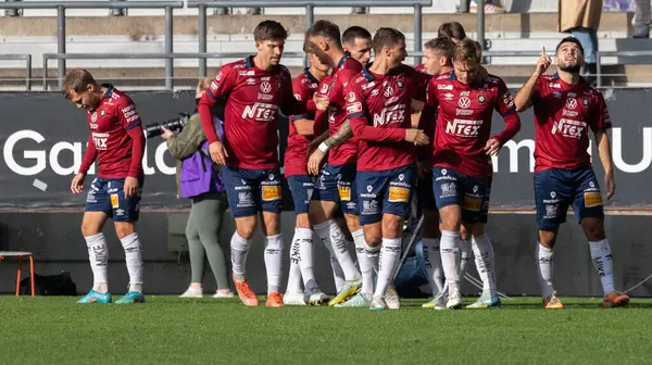 8 Ekim: Orgryte IS ve Utsikten BK arasında maç zamanı. Sonuç: 2-2