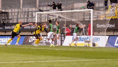 21 Nisan 2024: Eşitleyiciden sonra Mjallby AIF 'deki oyuncular 1-1' e. Son sonuç 2-1. 