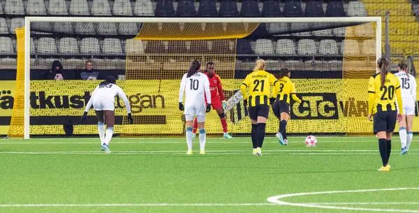 24 Ocak 2024: Rosa Kafaji, UEFA Kadınlar Şampiyonlar Ligi 'nde BK Hacken againt Paris FC' de penatly forma giydi. Son sonuç: 0-0. 