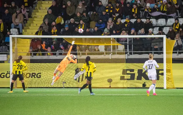 24 Ocak 2024: BK Hacken kalecisi Jennifer Falk, UEFA Kadınlar Ligi 'nde Paris FC' den şut kaydediyor. Son sonuç: 0-0. 