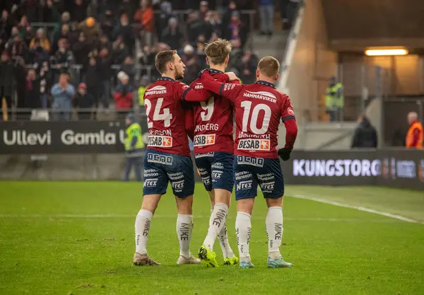 26 Kasım 2023: Orgryte 'deki oyuncular, Viktor Lundberg' in Nordic United FC 'ye karşı oynadığı eleme maçındaki galibiyet golünü kutluyorlar. Nihai sonuç 1-0. 