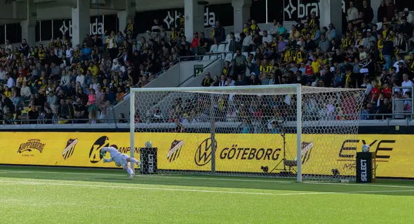 12 Mayıs 2024: Mikkel Rygaard BK Hacken 'de kaleci Karl Jakob Kindberg' in kaleci Karl Jakob Kindberg 'in 8.. 