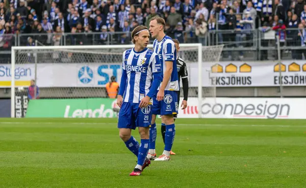 7 Ekim 2023: IFK Gothenburg ve IK Sirius arasındaki maçta Lucas Kahed ve Adam Carlen. Sonuç: 0-1. 