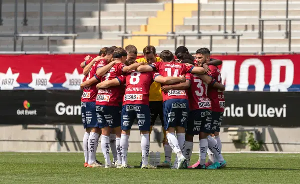 2 Haziran 2024: Orgryte 'deki oyuncular Gefle IF maçına çıkmadan önce beraberler. Son sonuç 3-0.