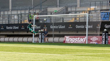 2 Haziran 2024: Edi Sylisufaj uzun mesafeden Gefle IF 'de kaleci Tobias Johansson' un arkasından 2-0 öne geçerek şutunu attı. Son sonuç 3-0.