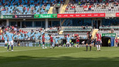 2 Haziran 2024: Orgryte IS ve Gefle IF arasındaki maçın ikinci yarısı için başlama vuruşu. Son sonuç 3-0.