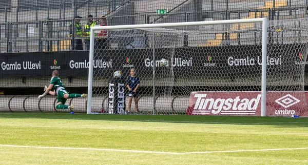 2 Haziran 2024: Edi Sylisufaj uzun mesafeden Gefle IF 'de kaleci Tobias Johansson' un arkasından 2-0 öne geçerek şutunu attı. Son sonuç 3-0.