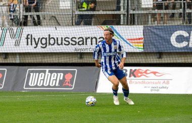 28 Ağustos 2024: Gustav Svensson IFK Gothenburg adına top ile IK Sirius 'a karşı. Sonuç: 1-1. 