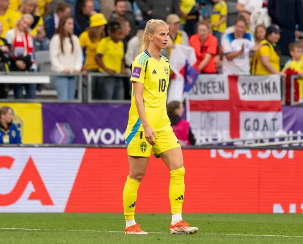 16 Temmuz 2024: İsveç 'te oynayan Sofya Jakobsson, UEFA Kadınlar EURO 2025 eleme maçında İngiltere' ye karşı mücadele etti. Son sonuç: 0-0. 