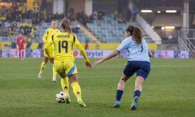Göteborg, İsveç. 29 Ekim 2024. Johanna Rytting Karneryd, UEFA Euro 2025 playoff 'unda İsveç adına Lüksemburg' a karşı oynadığı maçta top ile İsveç adına yarışacak.. 