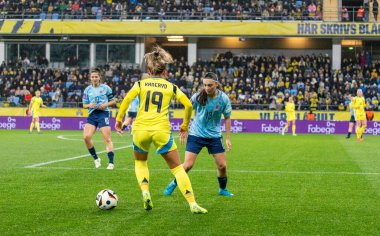 Göteborg, İsveç. 29 Ekim 2024. Johanna Rytting Karneryd Lüksemburg 'un penaltı sahasının dışında İsveç ve Lüksemburg arasında oynanan maçın ilk yarısında UEFA Euro 2025 playoff maçında İsveç adına top attı.. 
