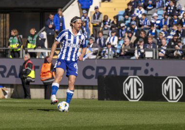 Göteborg, İsveç. 5 Nisan 2025. IFK Göteborg ve Halmstad BK arasında Gamla Ullevi 'de oynanan maçın ikinci yarısında. 