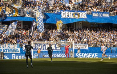 Göteborg, İsveç. 5 Nisan 2025. IFK Göteborg ve Halmstad BK arasında Gamla Ullevi 'de oynanan maçın ikinci yarısında. 