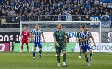 Göteborg, İsveç. 5 Nisan 2025. IFK Göteborg ve Halmstad BK arasında Gamla Ullevi 'de oynanan maçın ikinci yarısında. 
