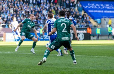 Göteborg, İsveç. 5 Nisan 2025. IFK Göteborg ve Halmstad BK arasında Gamla Ullevi 'de oynanan maçın ikinci yarısında. 