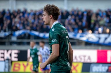 Göteborg, İsveç. 5 Nisan 2025. IFK Göteborg ve Halmstad BK arasında Gamla Ullevi 'de oynanan maçın ikinci yarısında. 