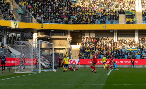Göteborg, İsveç. 8 Nisan 2025. Gamla Ullevi Milletler Ligi 'nde İsveç ve Galler arasındaki maçın ikinci yarısında. 