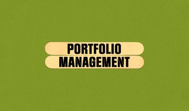 Portföy Yönetim Sembolü. Güzel ahşap çubukta Portföy Yönetimi kavramı. Güzel Yeşil Çizelge Kağıt Arkaplanı. İş ve Portföy Yönetimi kavramı. Boşluğu kopyala