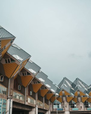 Rotterdam, Güney Hollanda, Hollanda - 29 Ekim 2023, Mimar Piet Blom tarafından tasarlanan Kübik Evlerin Görünümü