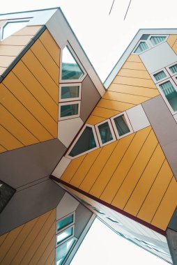 Rotterdam, Güney Hollanda, Hollanda - 29 Ekim 2023, Mimar Piet Blom tarafından tasarlanan Kübik Evlerin Görünümü