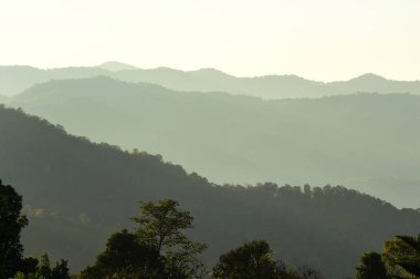 Dağlar manzaralı güzel bir manzara, Tayland 