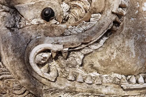 Duvara ejderha oyma sanatı, Tayland.