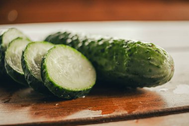 Tahtada kaygan salatalık