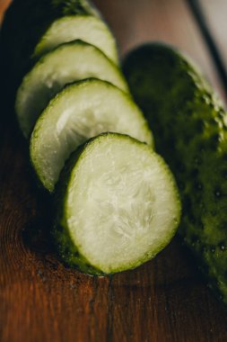 Tahtada kaygan salatalık