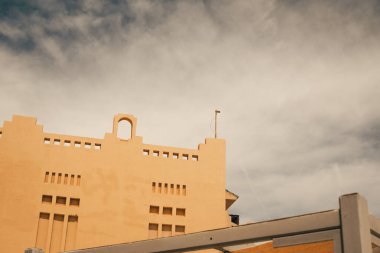 Gökyüzü ve klonlar renklidir