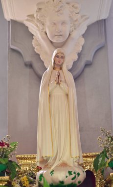 Güzeller güzeli Meryem Ana 'nın Tayland' daki kilisedeki güzel heykeli. seçici odak.