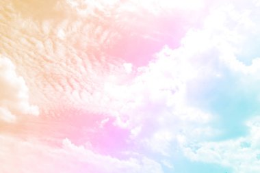 Bulut ve gökyüzü pastel renkli bir arka plan ve duvar kağıdı, soyut gökyüzü arkaplanı tatlı renklerde..