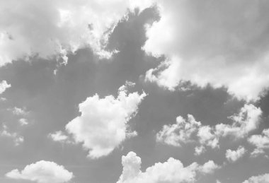 Beyaz bulutlu gri gökyüzü. Güzel gökyüzü arkaplanı ve duvar kağıdı. Fırtına Bulutları Yağmuru Konsepti.