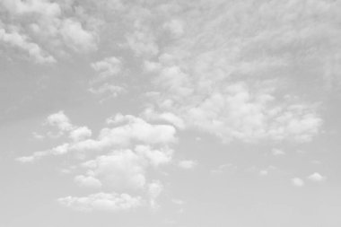 Beyaz bulutlu gri gökyüzü. Güzel gökyüzü arkaplanı ve duvar kağıdı. Fırtına Bulutları Yağmuru Konsepti.