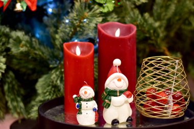 Noel Balosu 'nun Noel Ağacı' nda yakın plan tasarım ve dekorasyon için güzel arka plan, yeni yıl konsepti, seçici odak.