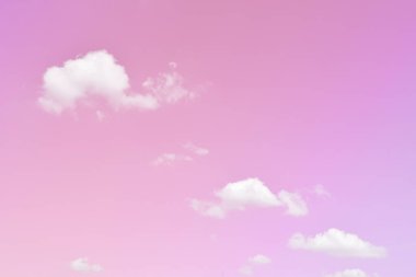 Parlak Mor ve Pembe Gök ve soyut arkaplan ve duvar kağıdıyla güzel bulutlar.